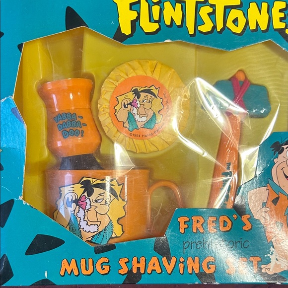 The Flintstones Fred's Prehistoric Mug Shaving Set - Picture 3 of 5